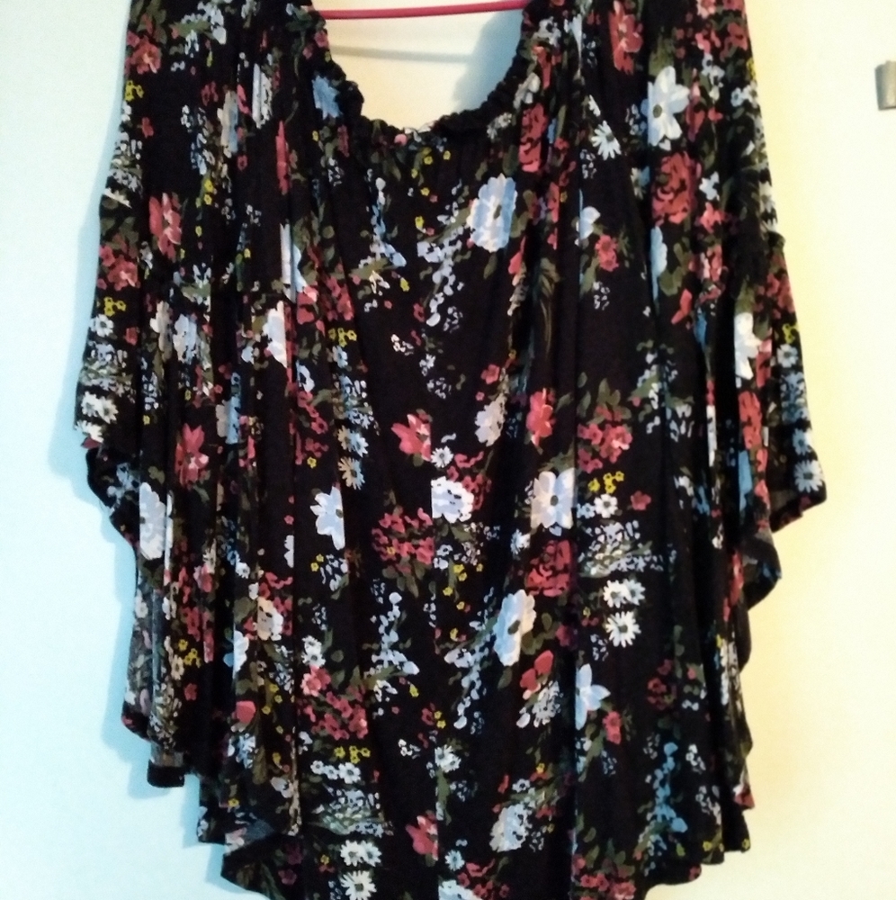 Long sleeve blouse/Blusa de hombros